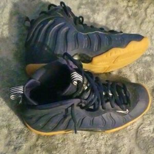 Nike Foamposite size 4